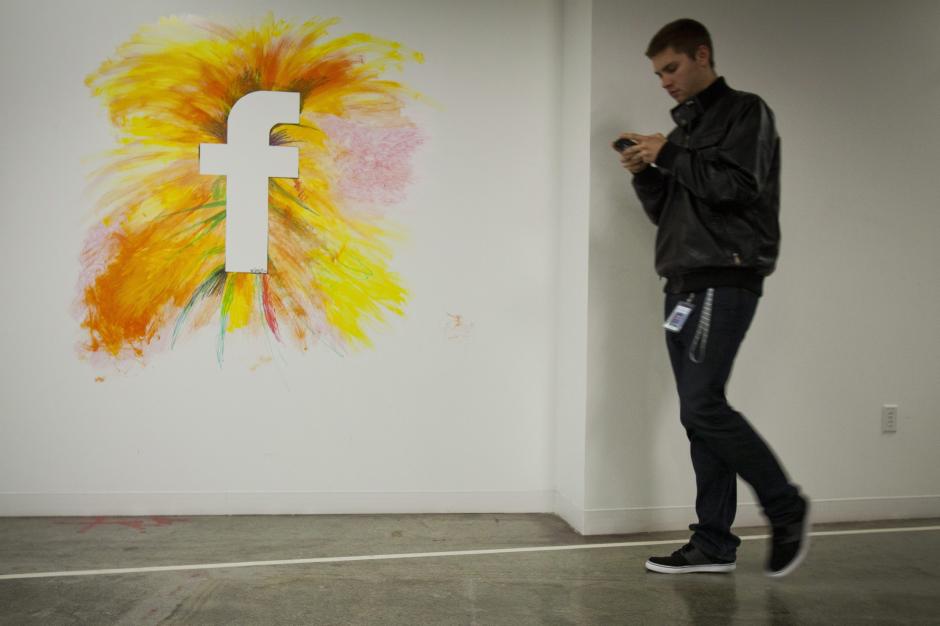 Los nuevos "mensajes" tendr&aacute;n una duraci&oacute;n m&aacute;xima de 15 segundos y podr&aacute;n ser confeccionados desde la plataforma de "ads" de las P&aacute;ginas de Facebook. (Foto: EFE/Archivo)