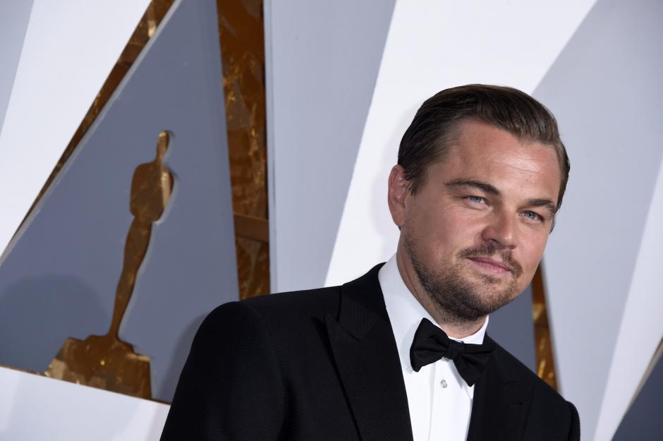 El actor Leonardo DiCaprio gana su primer &Oacute;scar, pero luego de una fiesta para celebrar, casi lo olvida. (Foto: EFE)