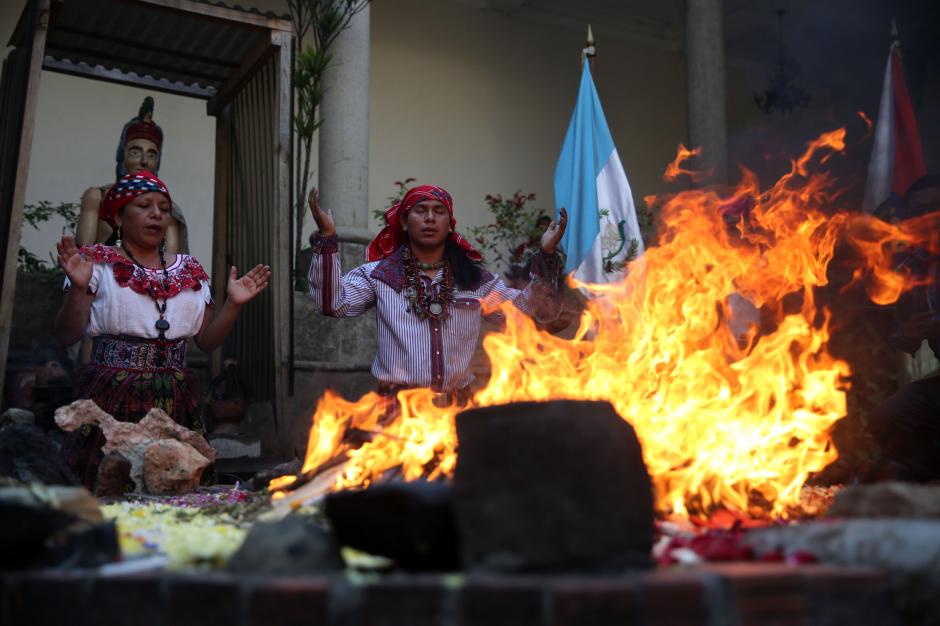 En la ceremonia se invoc&oacute; al dios Ajau. (Foto: EFE)