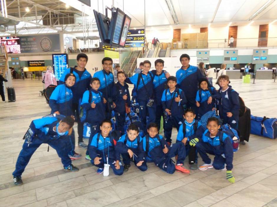 Los peque&ntilde;os van con la ilusi&oacute;n de hacer un buen papel y traer buenos resultados por su viaje a Europa. (Foto: La Academia FC)