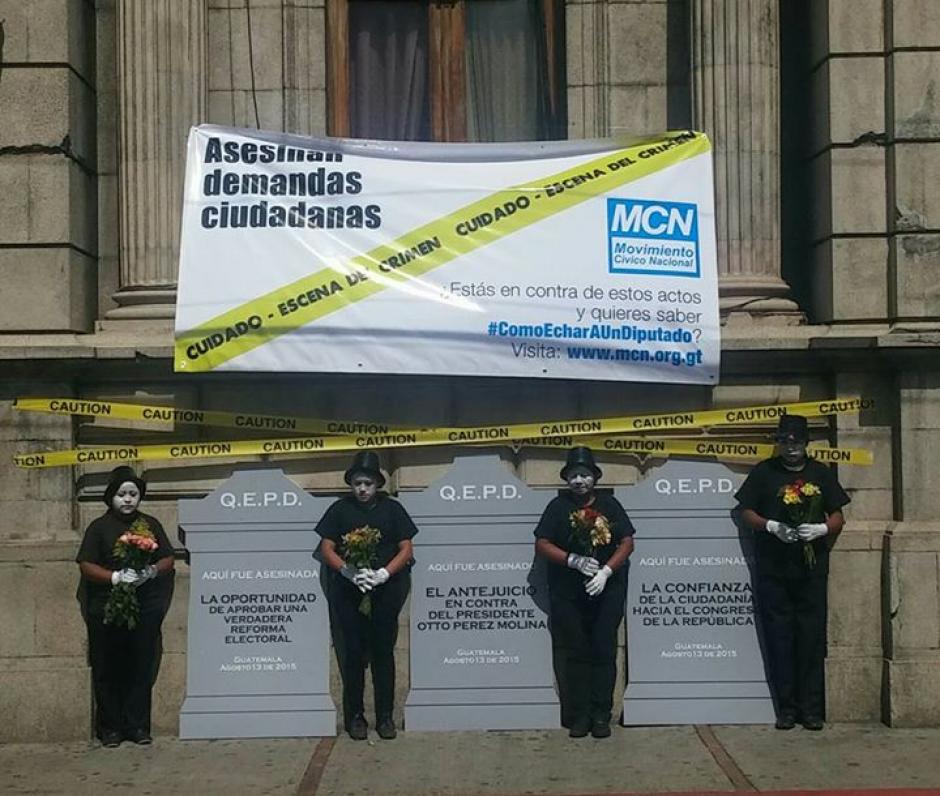 El Movimieno Cívico Nacional (MCN) ha efectuado protestas las últimas semanas en contra de los parlamentarios. (Foto MCN)