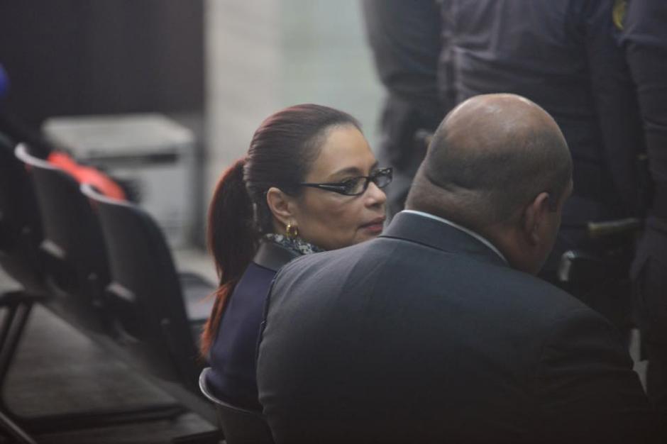 La exvicepresidenta Roxana Baldetti ya se encuentra a la espera de que continúe la audiencia de primera declaración. (Foto: Jesús Alfonso/ Soy502)