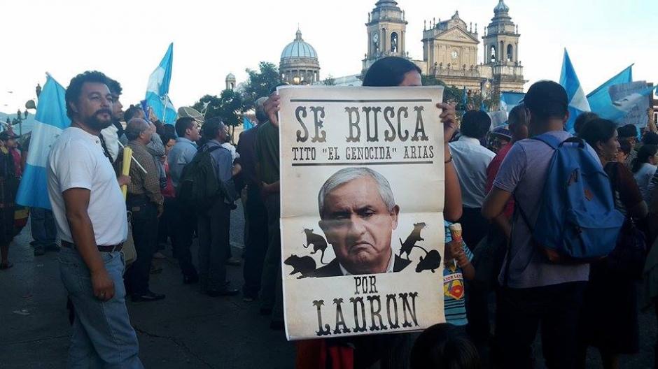 Otto P&eacute;rez Molina est&aacute; acusado de dirigir una banda criminal que defraud&oacute; al Estado: no puede seguir en la Presidencia. (Foto: Nuestro Diario)