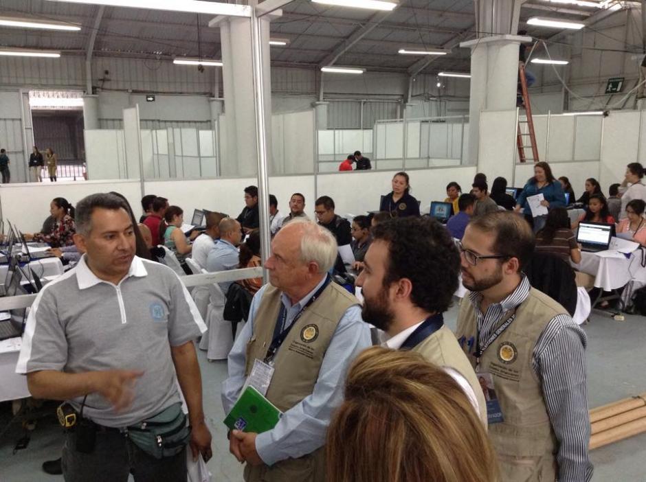 Los representantes de la Misión de la OEA hicieron un recorrido por el centro de computo ubicado en el Parque de la Industria.&nbsp;