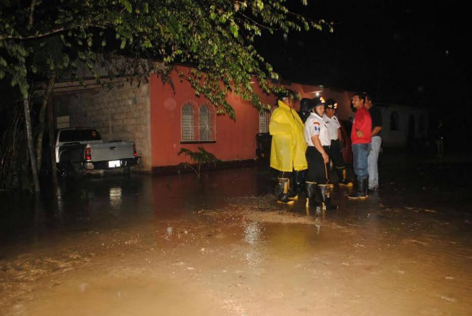 M&aacute;s de 150 familias fueron damnificadas en Popt&uacute;n, Pet&eacute;n a consecuencia de las inundaciones provocadas por las lluv&iacute;as de los &uacute;ltimos d&iacute;as. (Foto: Conred)