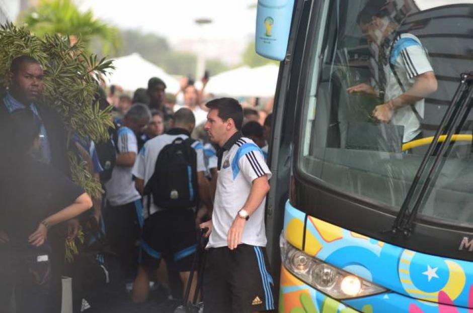 Lionel Messi a su llegada a Rio de Janeiro para disputar la final. (Foto: EFE)