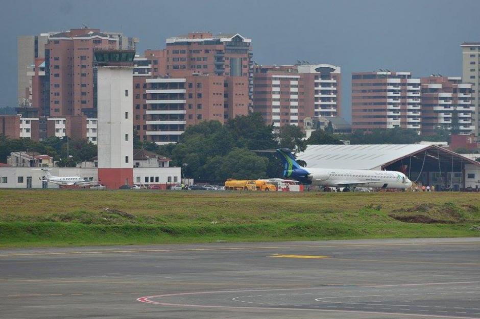 Un avi&oacute;n que viajaba con deportados debi&oacute; aterrizar de emergencia en el Aeropuerto La Aurora. (Foto: Wilder L&oacute;pez/Soy502)