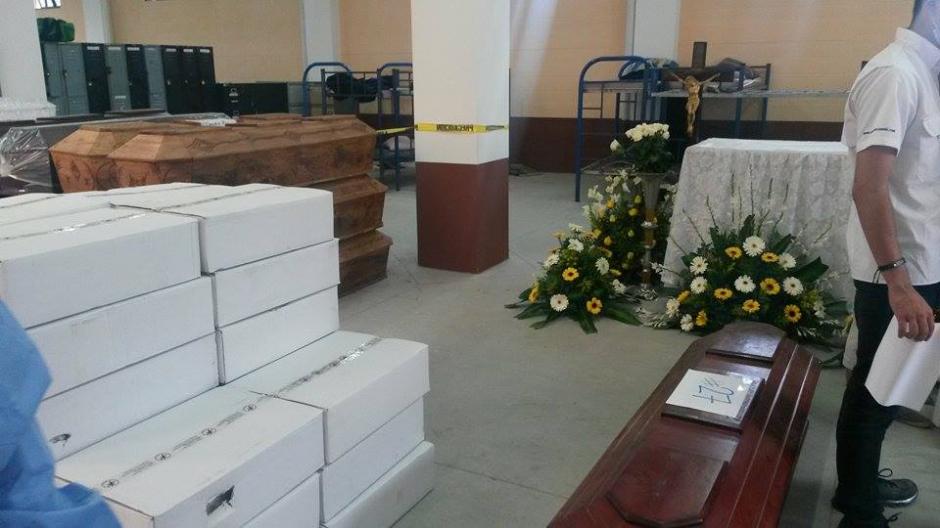 Al menos 87 de los 131 cuerpos localizados en el &aacute;rea del desastre de El Cambray II, Santa Catarina Pinula ya fueron entregados a sus familiares para darles sepultura. (Foto: Juan Manuel Vega/Soy502)