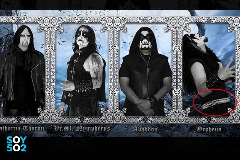 En esta imagen, "Orpheus", integrante de la banda "Seol", porta el cintur&oacute;n con las "balas" encontradas en el equipaje de V&iacute;ctor Sampuel, alias "Dr Nympheus", parte del vestuario que los metaleros usan en sus conciertos. (Foto: Seol oficial)&nbsp;