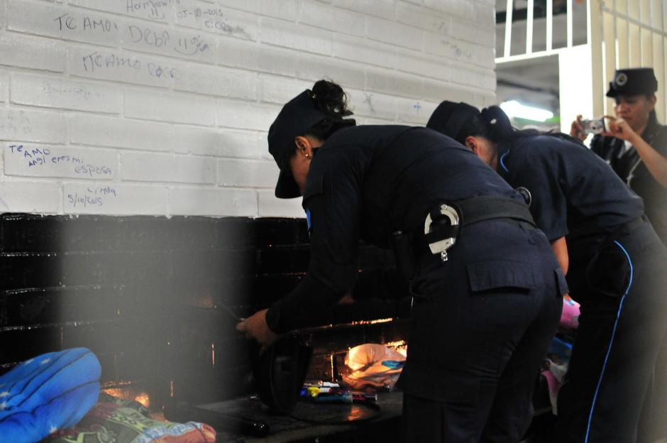 PNC, Sistema Penitenciario y Organismo Judicial, realizan requisas en la Torre de Tribunales. (Foto: Alejandro Bal&aacute;n/Soy502)