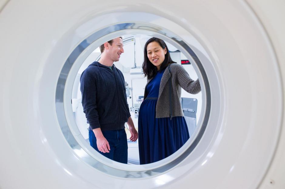 Mark Zuckerberg junto a su esposa Priscilla Chan, la pareja espera su primer bebé. (Foto: Facebook/Mark Zuckerberg)&nbsp;