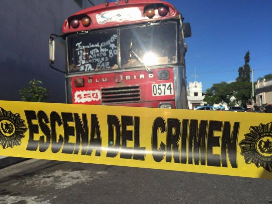El piloto de un bus de la ruta 80R fue atacado a balazos en la zona 6 capitalina. (Foto: Jes&uacute;s Alfonso/Soy502)
