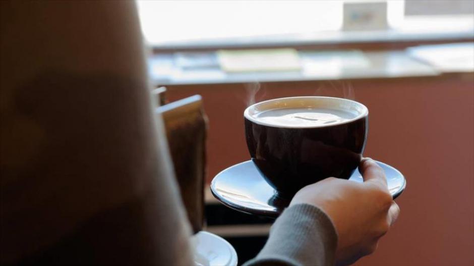 El organismo internacional advirti&oacute; del riesgo de tomar bebidas muy calientes. (Foto: hispantv.ir)