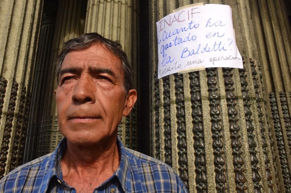 Carlos Hern&aacute;ndez se encuentran en huelga de hambre desde el pasado viernes, luego de no recibir atenci&oacute;n m&eacute;dica y necesitar una cirug&iacute;a. (Foto: Jes&uacute;s Alfonso/Soy502)