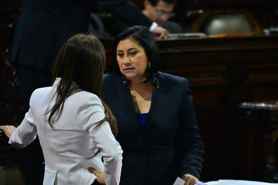 De frente, la diputada Delia Back, de la bancada Libertad Democrática Renovada (Lider), quien no podría asumir como diputada electa por decisión del Tribunal Supremo Electoral (TSE). (Foto: Wilder López/Soy502)