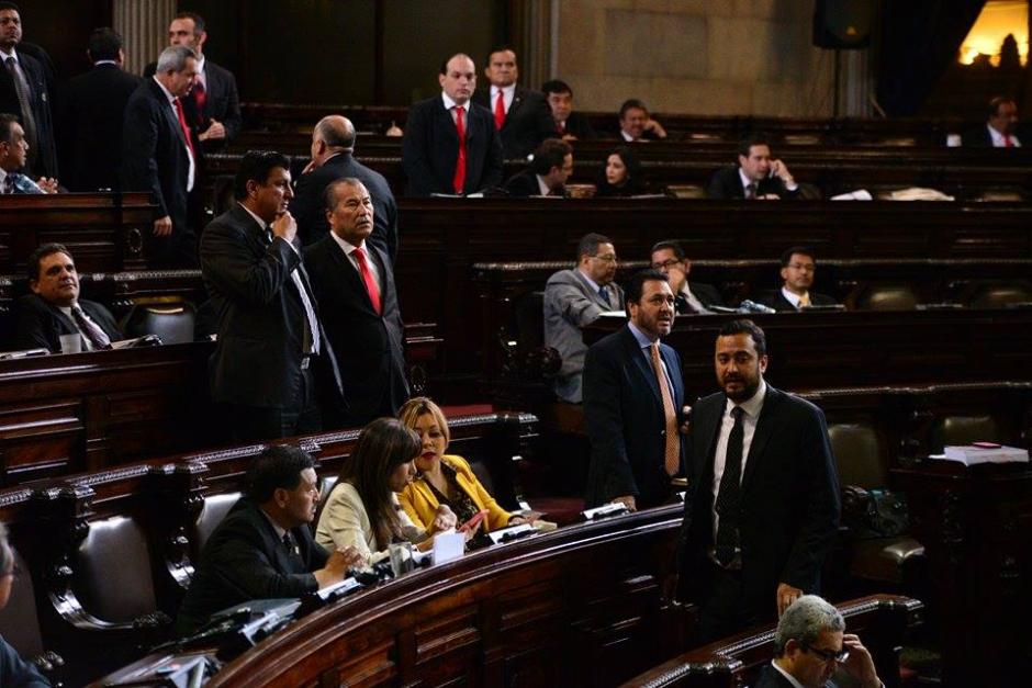Faltando cinco minutos para la media noche, los diputados del Congreso aprobaron el Presupuesto para 2016. (Foto: Wilder López/Soy502)