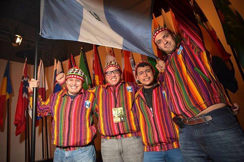 Los guatemaltecos representaron a Guatemala con mucho colorido y alegr&iacute;a en el torneo que se realiz&oacute; en Barcelona, Espa&ntilde;a. (Foto: World Magic Cup)