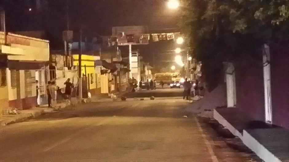 Tensi&oacute;n se vivi&oacute; en el municipio de La Democracia, Escuintla por los disturbios. (Foto: Luis Garc&iacute;a/Nuestro Diario)