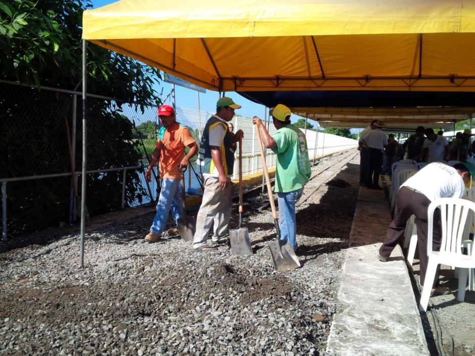 Tras el acto de inauguración comenzaron las labores de rehabilitación de la red ferroviaria. (Foto: Hugo Barrios/Nuestro Diario)