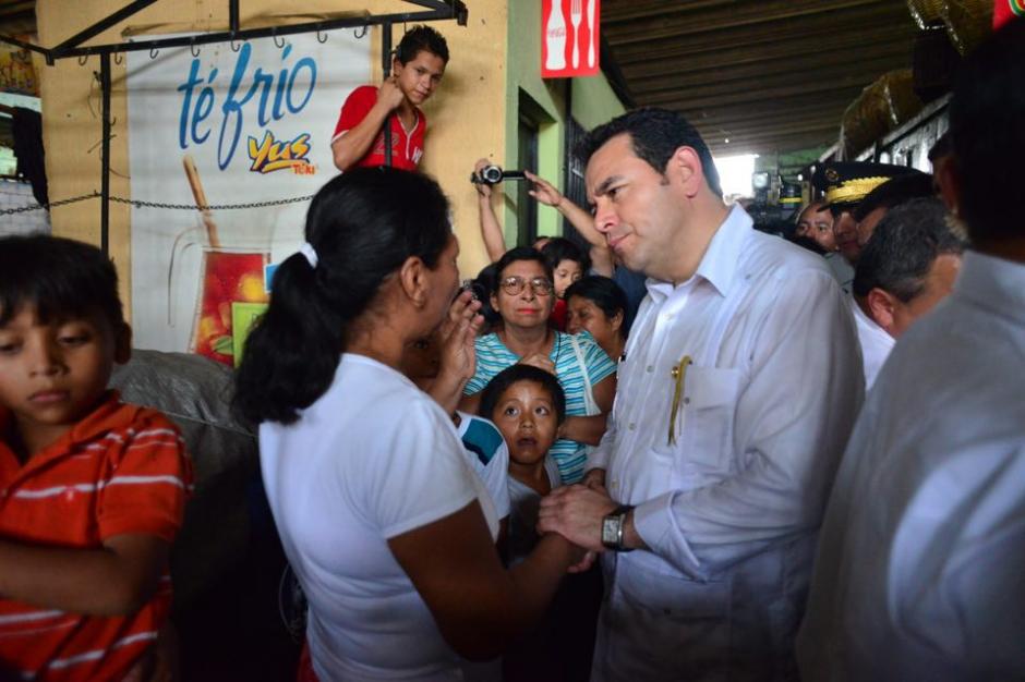 El presidente Jimmy Morales acudi&oacute; al mercado San Sebasti&aacute;n en Retalhuleu. (Foto: Jes&uacute;s Alfonso/Soy502)&nbsp;