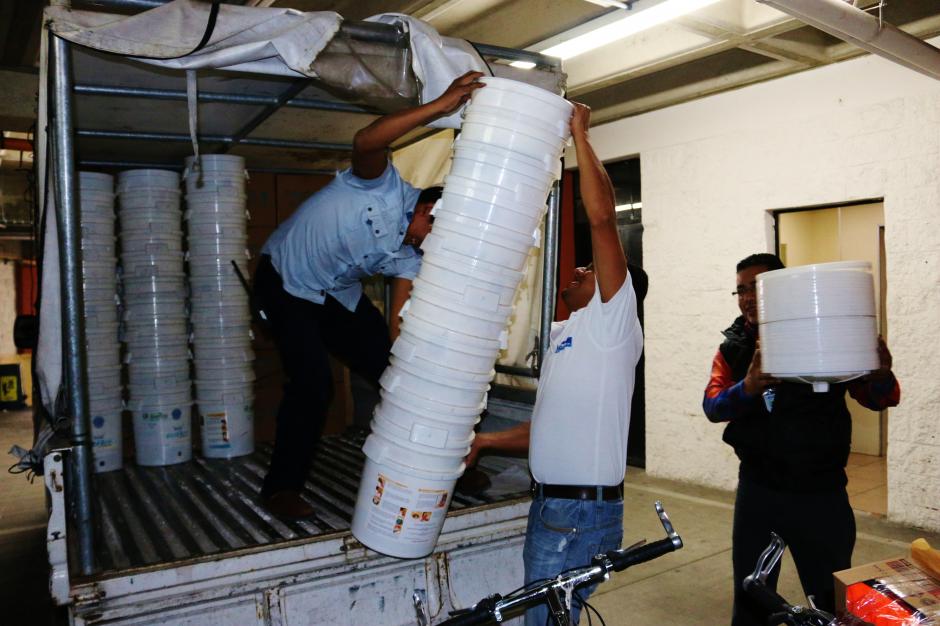 Un total de 54 filtros de agua serán entregados a los pobladores de las comunidades afectadas por la contaminación. (Foto: Marn)