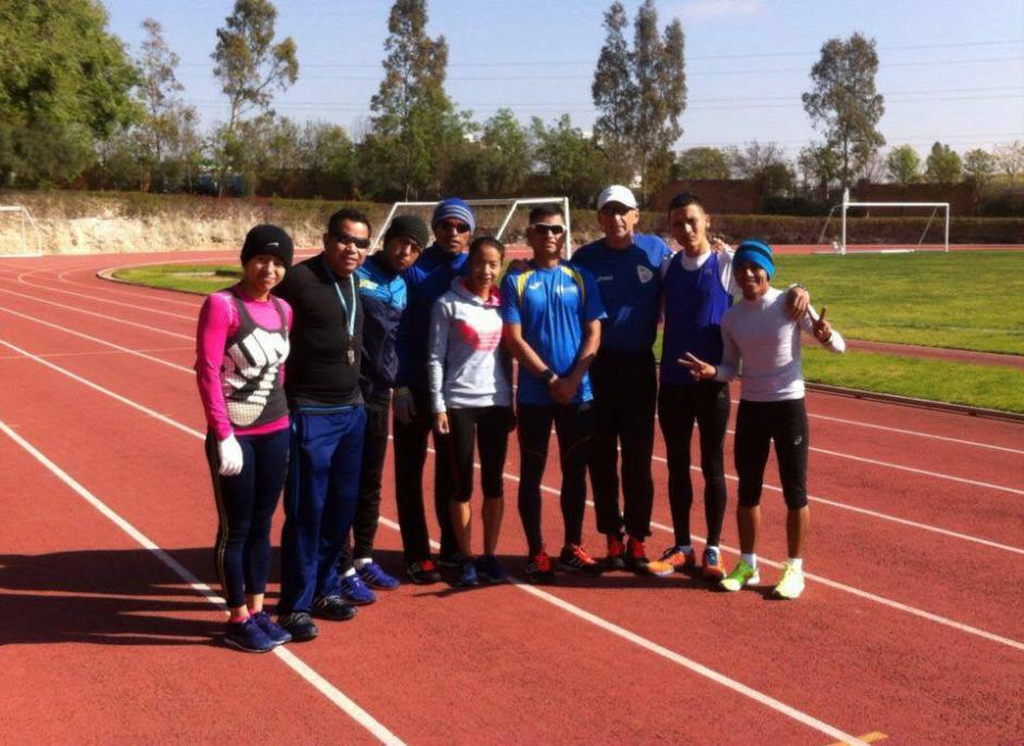 El equipo guatemalteco de marcha entrena todos los d&iacute;as en el Centro Deportivo Lomas, de San Luis Potos&iacute;, en M&eacute;xico. (Foto: Cortes&iacute;a Julio Ur&iacute;as)