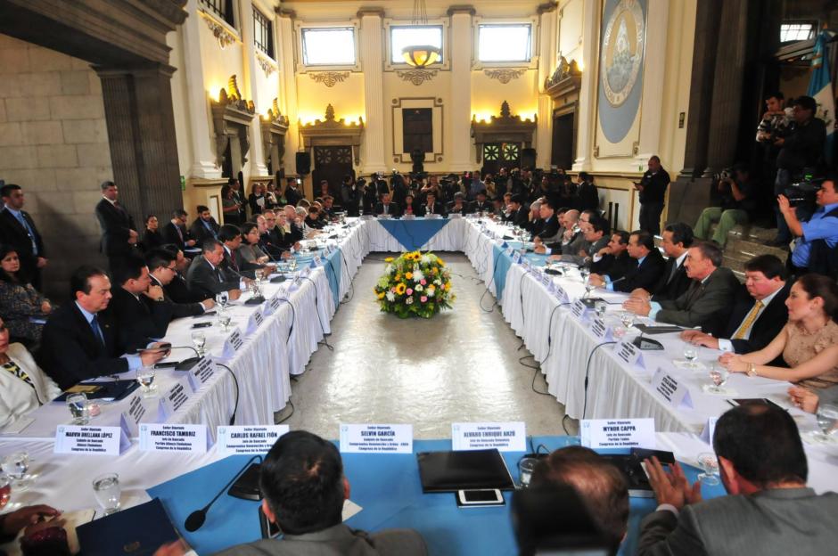 En el Salón del Pueblo del Congreso de la República, se conforma una mesa de diálogo para buscar reformas constitucionales al sector justicia.&nbsp;(Foto: Alejandro Balan/Soy502)