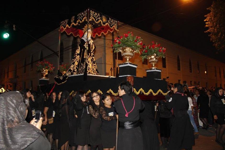 El Se&ntilde;or Sepultado de San Francisco recorre calles y avenidas del Centro Hist&oacute;rico Capitalino. (Foto: Jorge Sente/ Nuestro Diario)