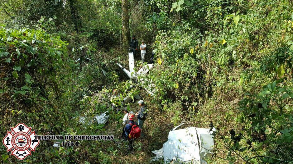 La avioneta impact&oacute; en las faldas del Volc&aacute;n de Agua. (Foto: Bomberos Municipales Departamentales)