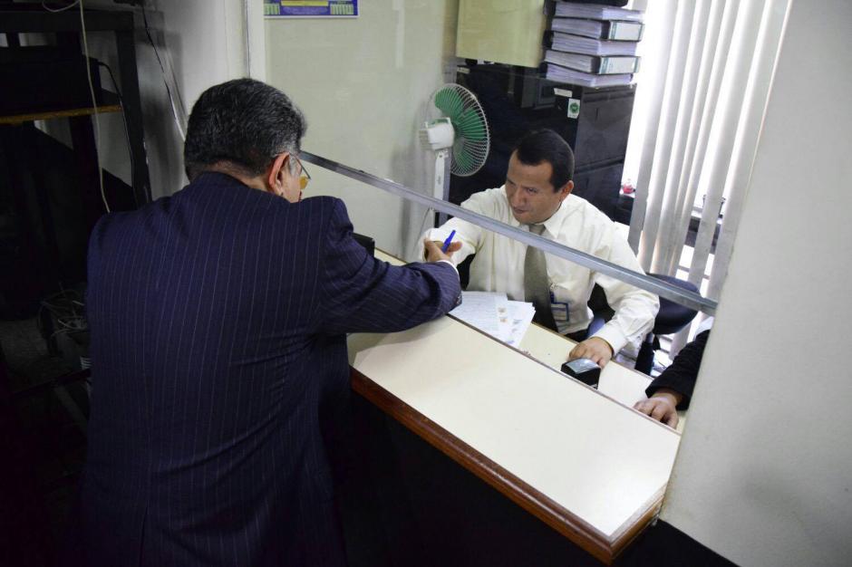 El abogado Rodolfo Estuardo de Le&oacute;n Rodas inform&oacute; sobre el aumento en el precio del pollo. (Foto: Jes&uacute;s Alfonso/Soy502)