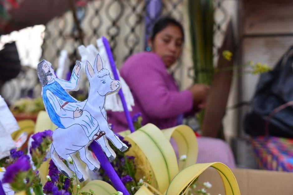 Desde la ma&ntilde;ana, los alrededores de la catedral se engalanaron para recibir a Jes&uacute;s de Las Palmas. (Foto: Jes&uacute;s Alfonso/Soy502)