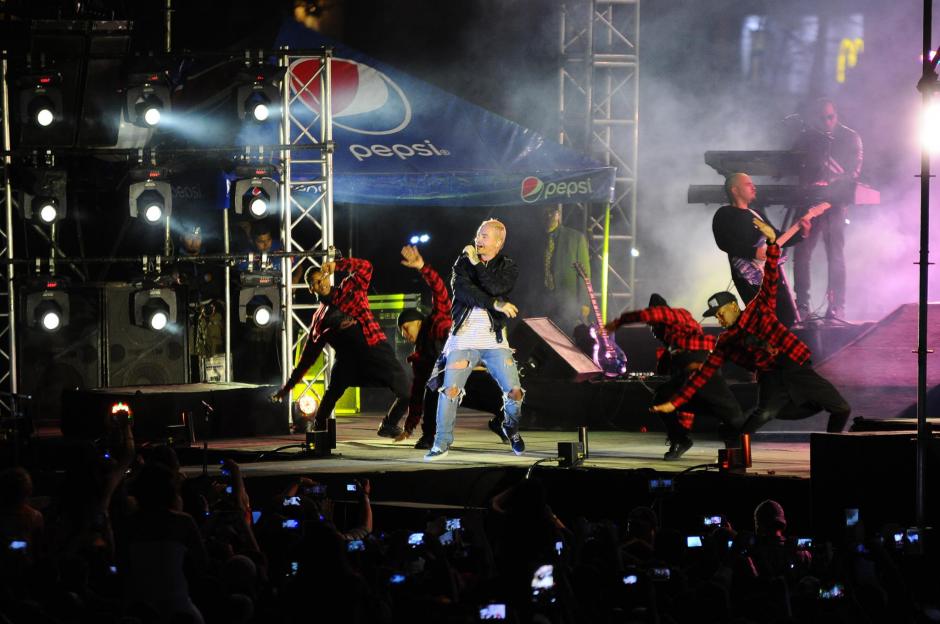 El cantante colombiano hizo vibrar a miles de seguidores guatemaltecos en la primera fecha de su gira por el pa&iacute;s. (Foto: Alejandro Bal&aacute;n/Soy502)