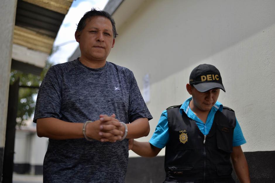 El maestro Gustavo Ascencio fue trasladado al Juzgado de Villa Nueva. (Foto: Wilder L&oacute;pez/ Soy502)