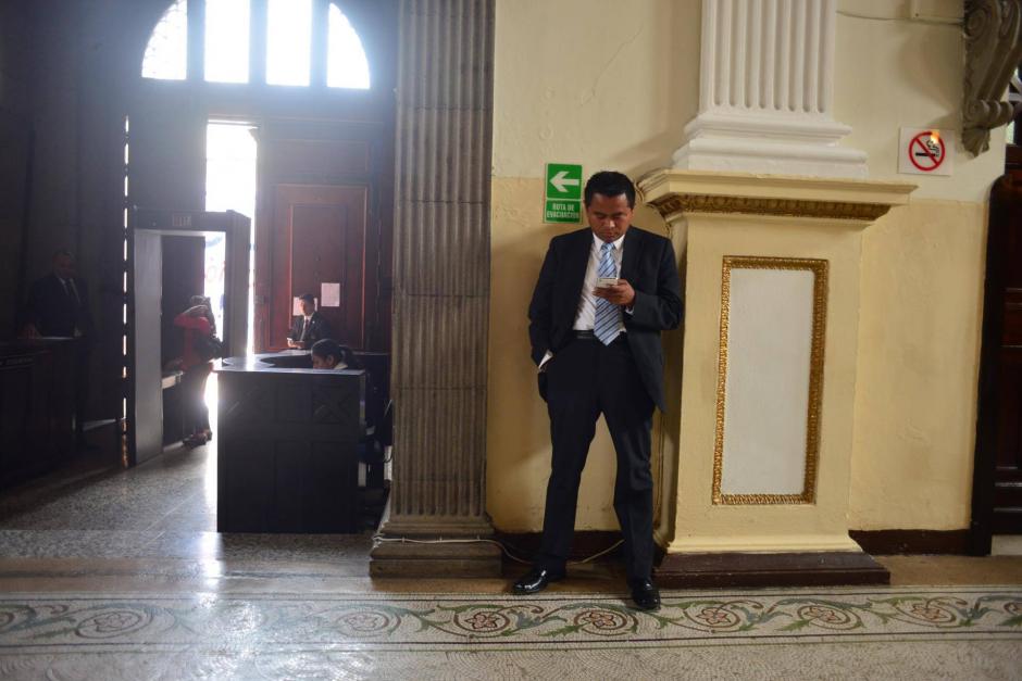 Aunque no tengan nada qu&eacute; hacer, varios empleados 011 no pueden ser removidos porque las leyes laborales los protejen. (Foto: Jes&uacute;s Alfonso/Soy502)