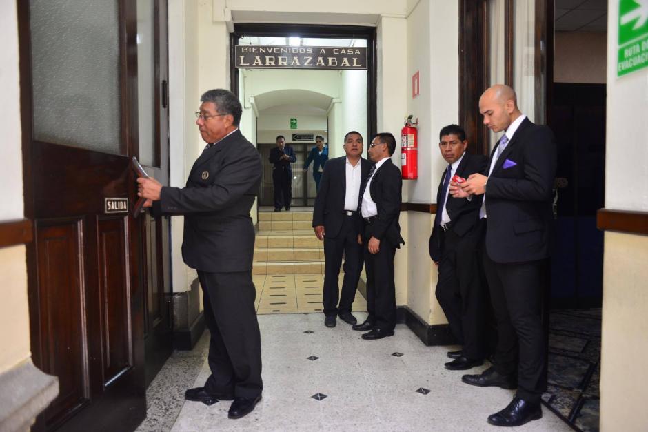 Varios empleados del Congreso son profesionales universitarios y ocupan puestos que no requieren de estudios superiores. (Foto: Archivo/Soy502)