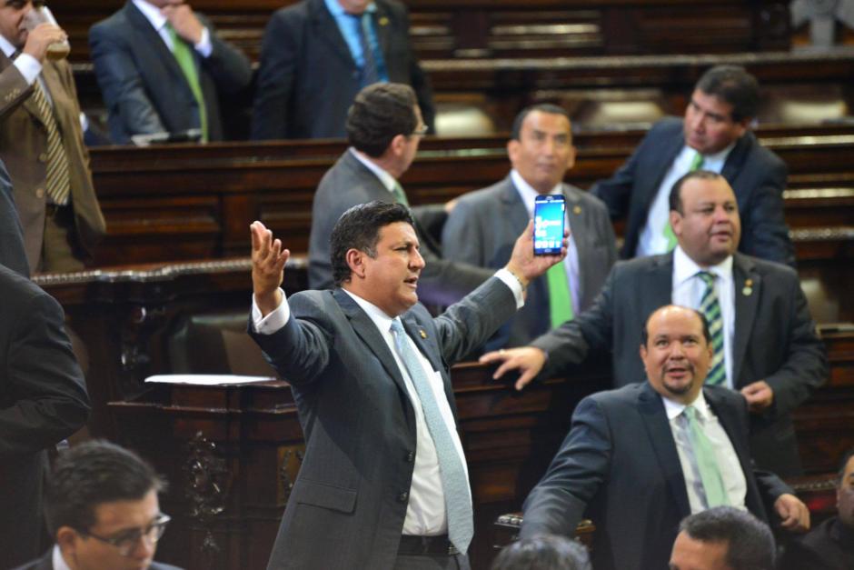 Los diputados discutieron durante m&aacute;s de una hora acerca de las "recomendaciones" que algunos le han hecho al Ministro de Salud para contratar personal. (Foto: Jes&uacute;s Alfonso/Soy502)