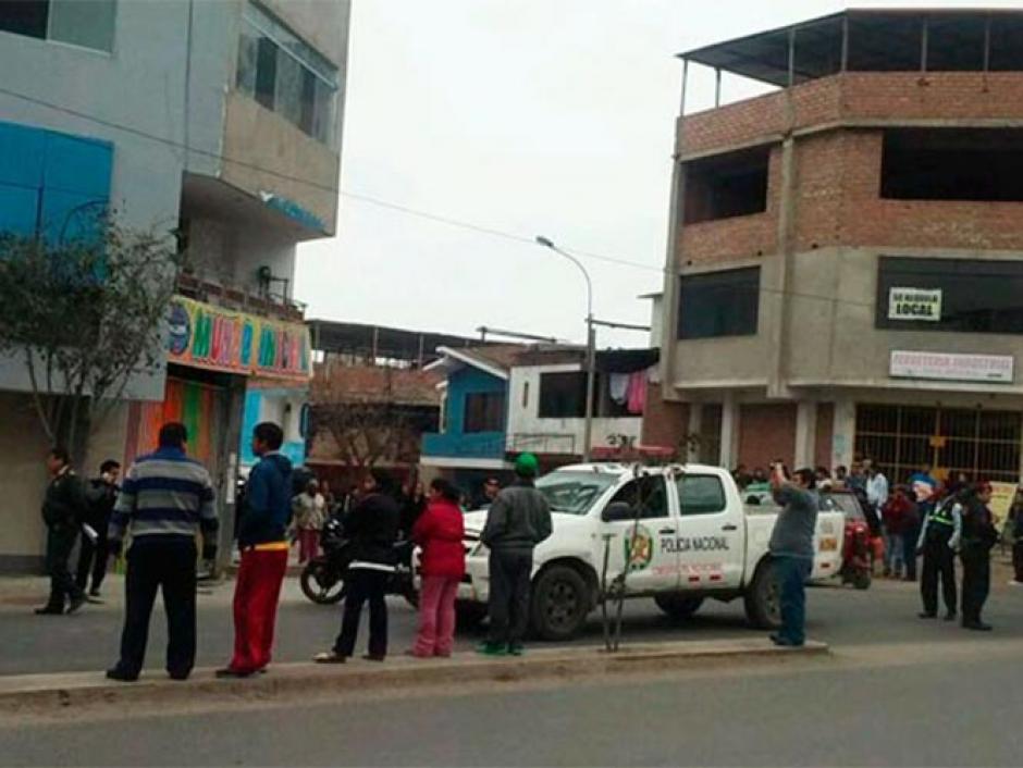 Un polic&iacute;a que intentaba desactivar una granda que fue dejada en la puerta de un colegio muri&oacute;, luego de que esta explotara. (Foto: www.excelsior.com.mx)