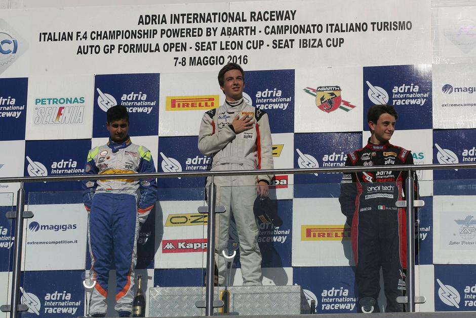 Este s&aacute;bado Ian Rodr&iacute;guez subi&oacute; a lo m&aacute;s alto del podio en Italia. (Foto: Facebook)