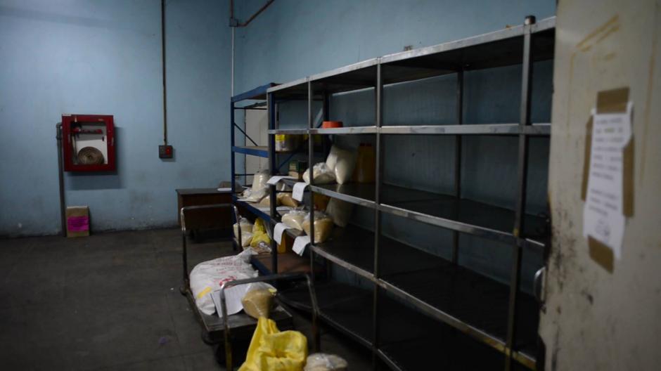El hospital San Juan de Dios tiene sus bodegas casi vac&iacute;as. (Foto: Soy502)