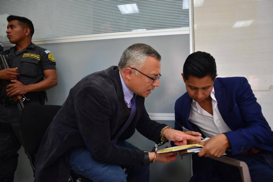 Salvador Estuardo Gonz&aacute;lez asisti&oacute; a una audiencia de revisi&oacute;n de medida por el caso Bufete de la Impunidad. (Foto: Jes&uacute;s Alfonso/ Soy502)