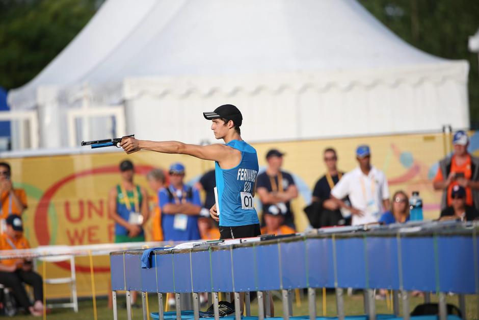 Charles Fern&aacute;ndez finaliz&oacute; entre los mejores 13 pentatletas del mundo. (Foto: COG)