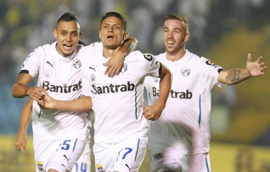 Jairo Arreola anot&oacute; a los 28 segundos de juego durante el cl&aacute;sico 293. (Foto: Luis Barrios/Soy502)