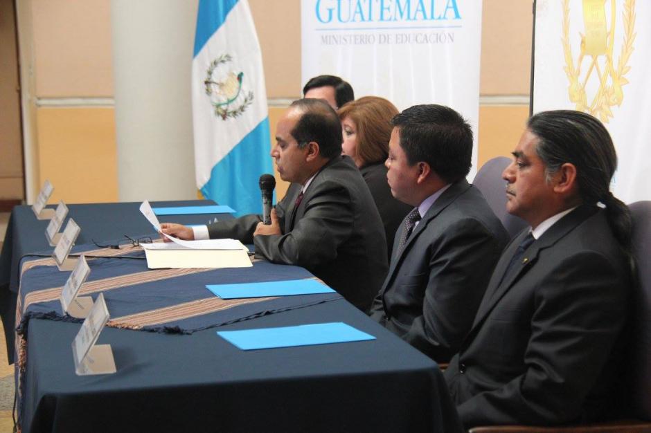 &Oacute;scar Hugo L&oacute;pez, anunci&oacute; los profesionales que ser&aacute;n designados como directores departamentales de educaci&oacute;n. (Foto: Ministerio de Educaci&oacute;n) 