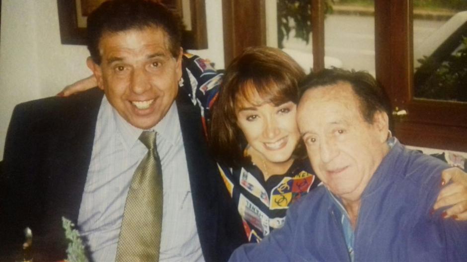 Mar&iacute;a Antonieta de las Nieves comparti&oacute; esta fotograf&iacute;a junto con un mensaje de despedida a su compa&ntilde;ero el Profesor Jirafales. (Foto: Facebook)