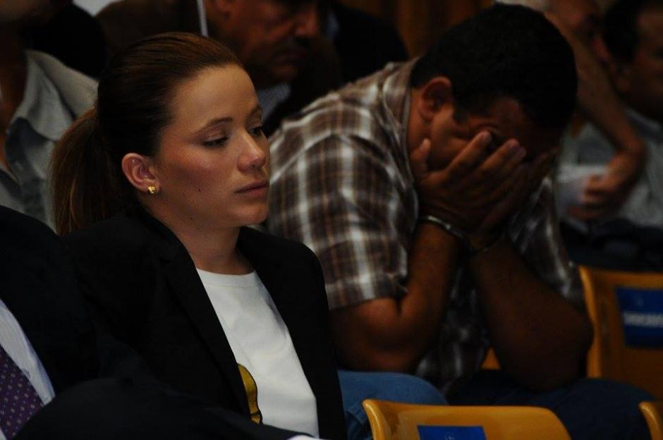 La exasistente de Roxana Baldetti ya se encuentra en la Sala de Vistas de la CSJ. (Foto: Alejandro Bal&aacute;n/Soy502)