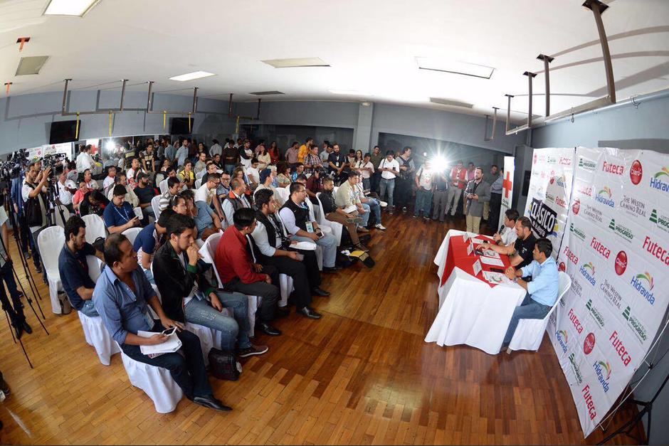 En una conferencia de prensa se explicaron los detalles de la presencia de Ronaldinho en Guatemala. (Foto: Diego Galiano/Nuestro Diario)