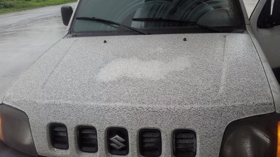 La Conred reporta la ca&iacute;da de ceniza del volc&aacute;n Santiaguito la tarde de este jueves. (Foto: Conred)