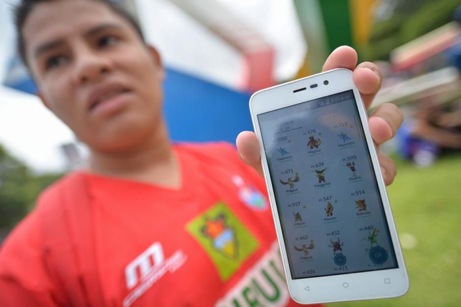 Los aficionados jugaron Pok&eacute;mon Go alrededor del Mateo Flores. (Foto: Wilder L&oacute;pez/Soy502)