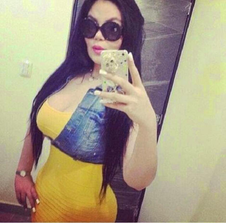 Quien de amarillo se viste, a su hermosura se atiene. Yasira Torres, la hija del capo de Sinaoloa que es famosa en redes sociales, se atiene y bien. (Foto: narcoviolencia.info)