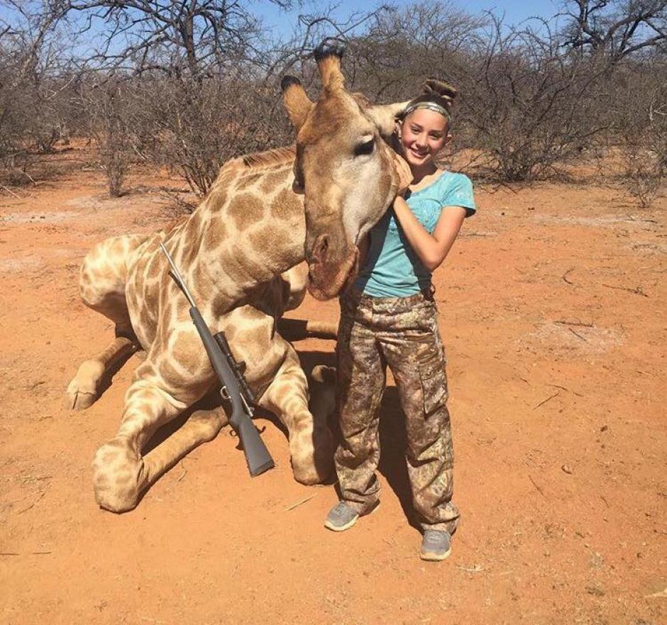 Aryanna Gourdin es una ni&ntilde;a cazadora de 12 a&ntilde;os que posa junto a los animales que mata. (Foto: Facebook, Aryanna Gourdin)